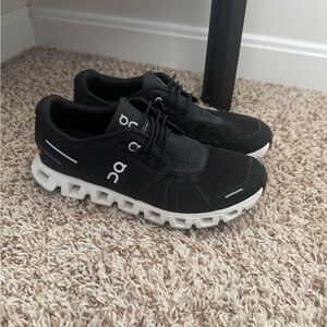 On  cloud women’s sneakers